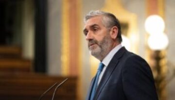 CARLOS-GIL-1136x675